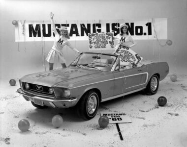 Mustang-Vintage-cheerleader